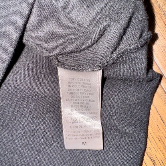 Peloton x Queen 2021 Long Sleeve Black Size M "Don’t Stop Me Now" Limited Editio - Picture 8 of 15